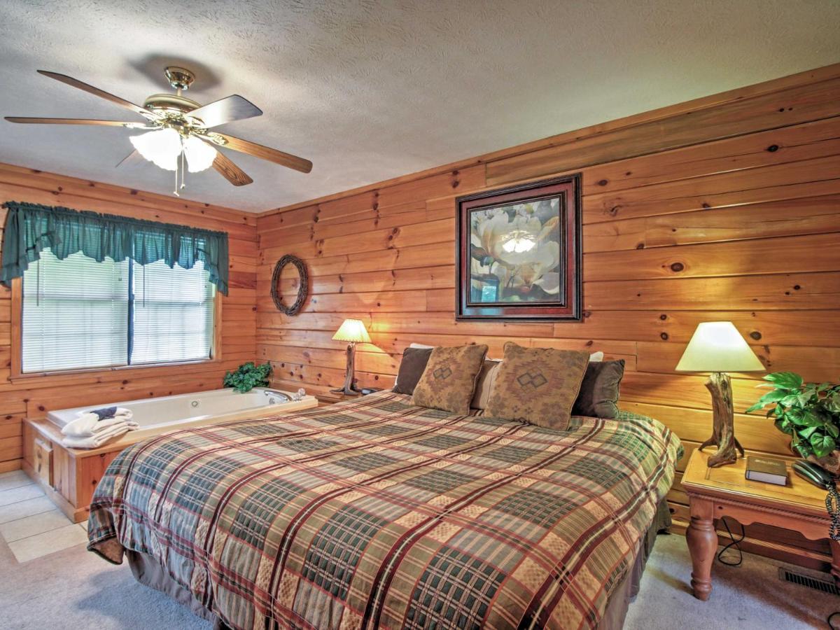 Idyllic Cabin With Hot Tub Less Than 2 Mi To Dollywood! 세비어빌 외부 사진