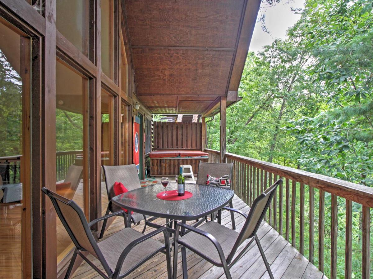 Idyllic Cabin With Hot Tub Less Than 2 Mi To Dollywood! 세비어빌 외부 사진