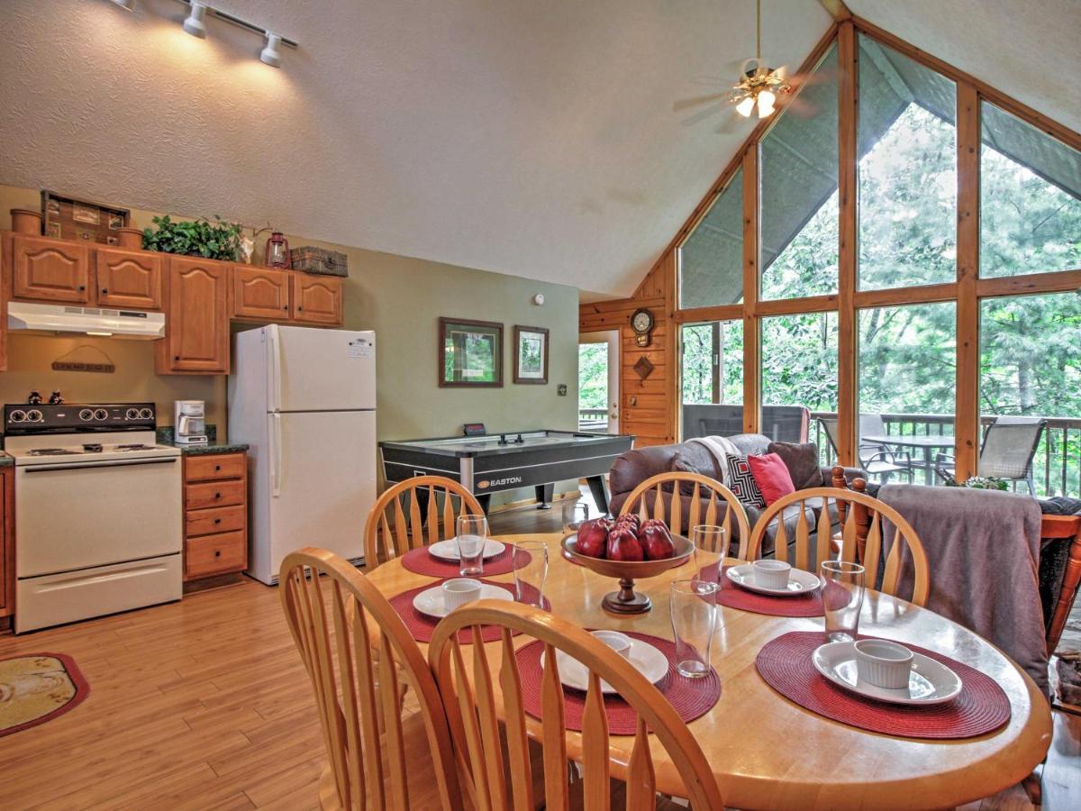 Idyllic Cabin With Hot Tub Less Than 2 Mi To Dollywood! 세비어빌 외부 사진