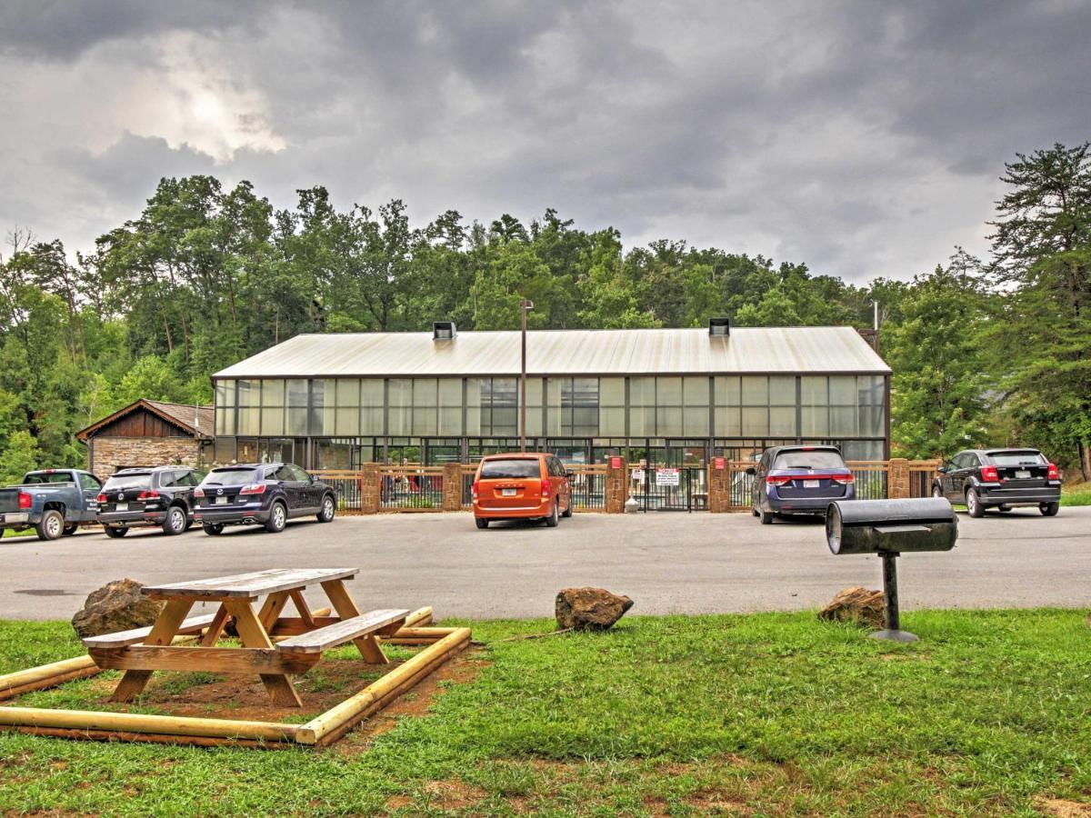 Idyllic Cabin With Hot Tub Less Than 2 Mi To Dollywood! 세비어빌 외부 사진