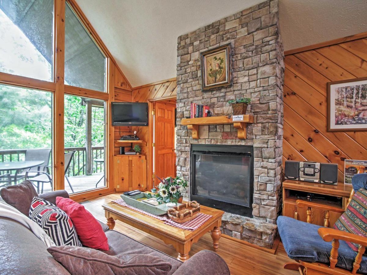 Idyllic Cabin With Hot Tub Less Than 2 Mi To Dollywood! 세비어빌 외부 사진