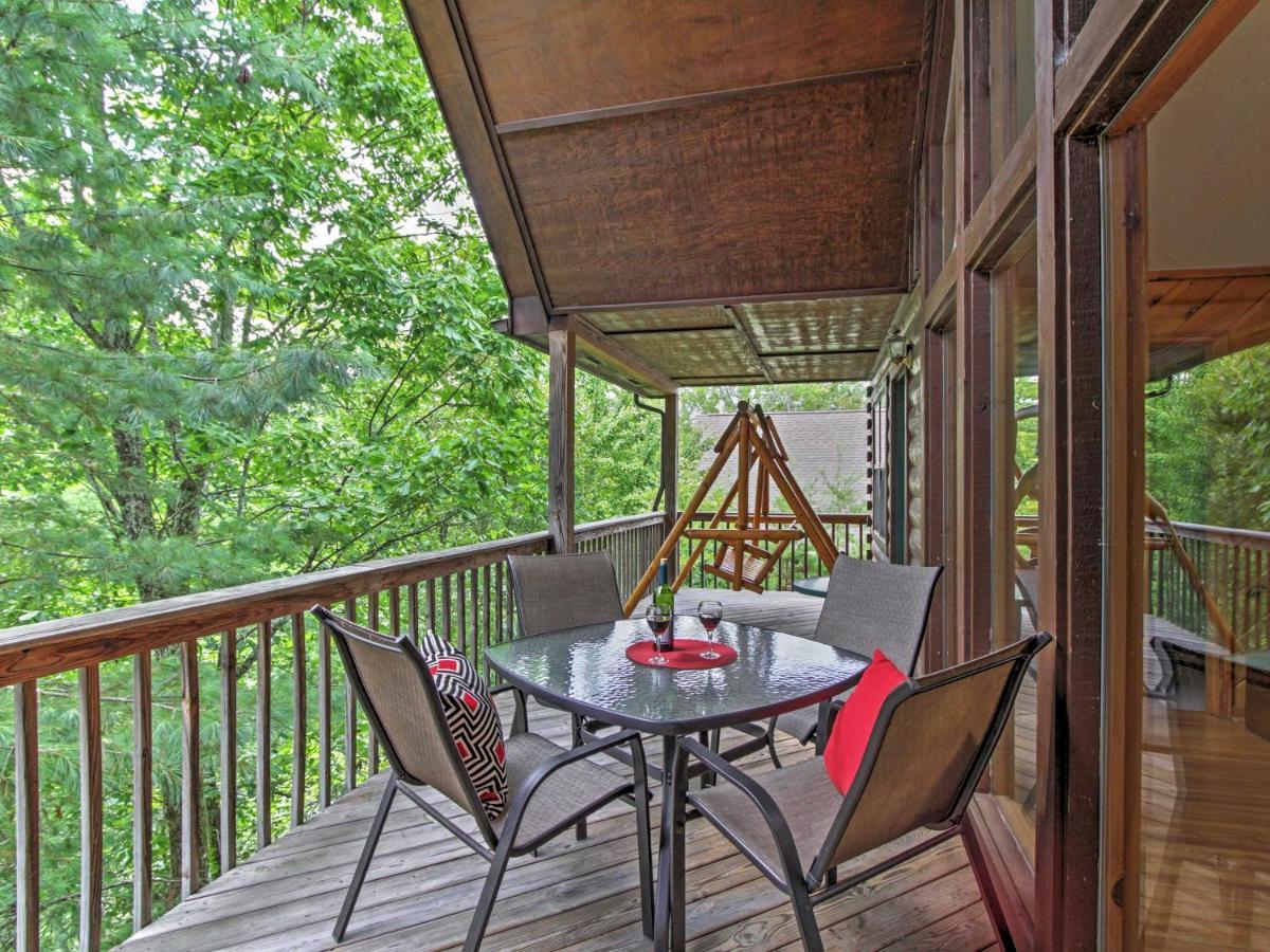 Idyllic Cabin With Hot Tub Less Than 2 Mi To Dollywood! 세비어빌 외부 사진