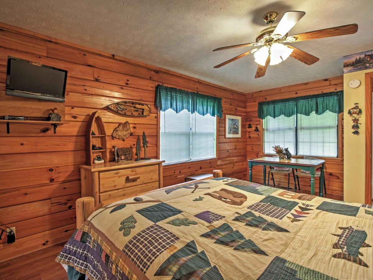Idyllic Cabin With Hot Tub Less Than 2 Mi To Dollywood! 세비어빌 외부 사진